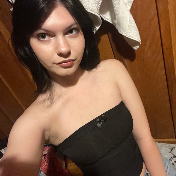 Meet your Posher, Adrienne - Picture 1 of 1